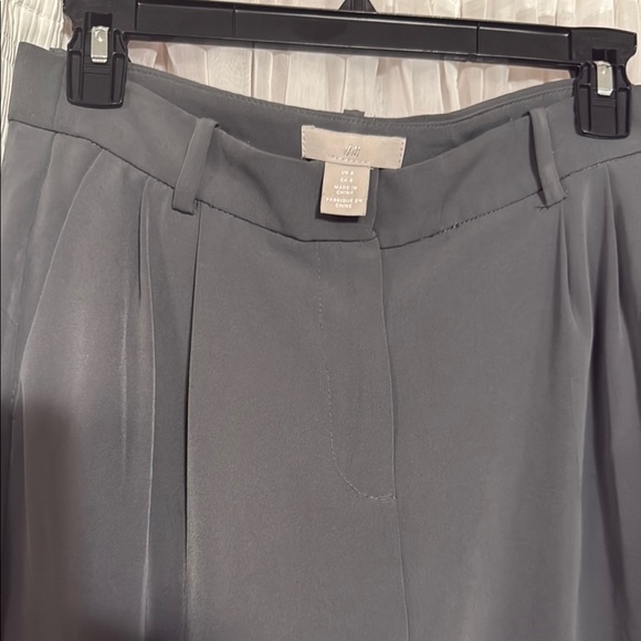 H&M Gray Pantsuit with Relaxed Fit and Straight Leg - Picture 2 of 4